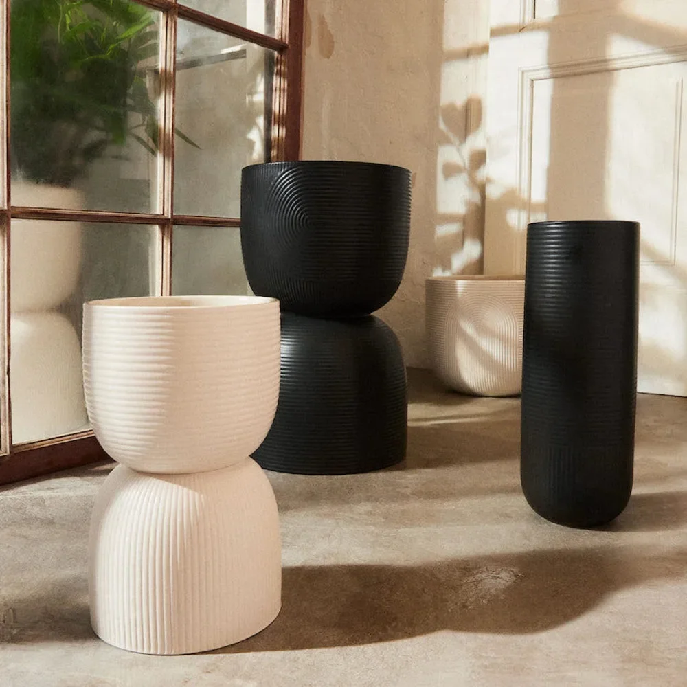 TABLETOP ARCH PEDESTAL PLANTER, BLACK - Picture 5 of 5